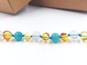 20260104_154650 Honey amber necklace with aquamarine and white agate