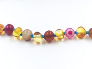 20260104_154743 Honey amber bracelet with colorful agate